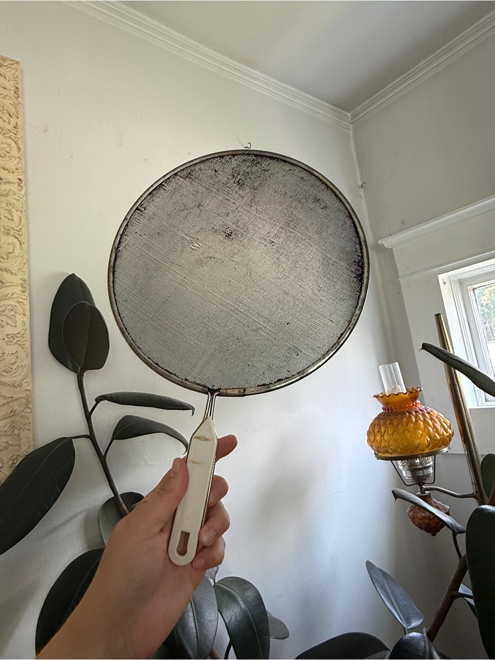 White Handle Kitchen Splatter Screen - vintage